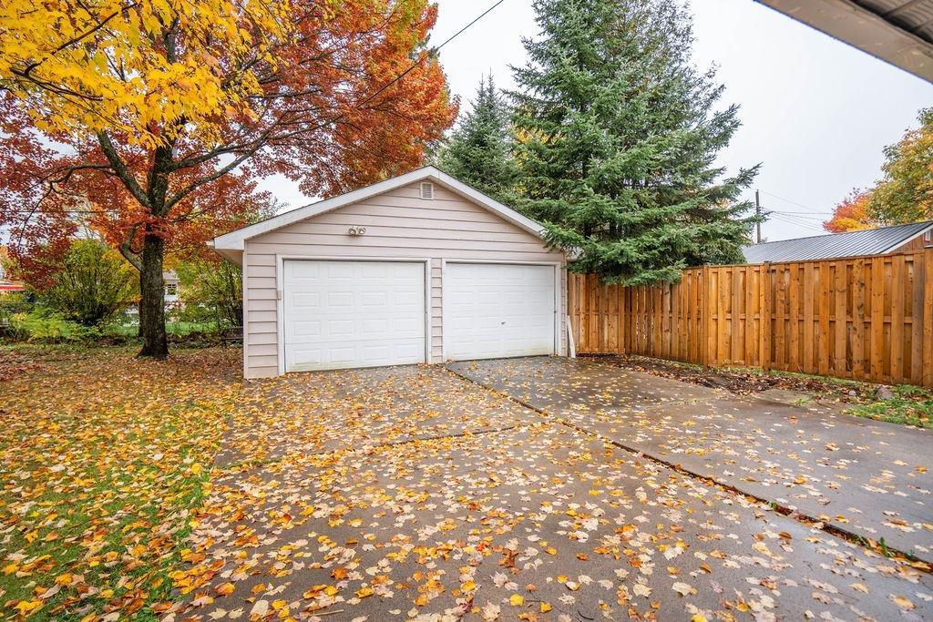 Photo 4 of 19 Sharon Crescent, Sault Ste Marie, Ward 3 — HOMEH