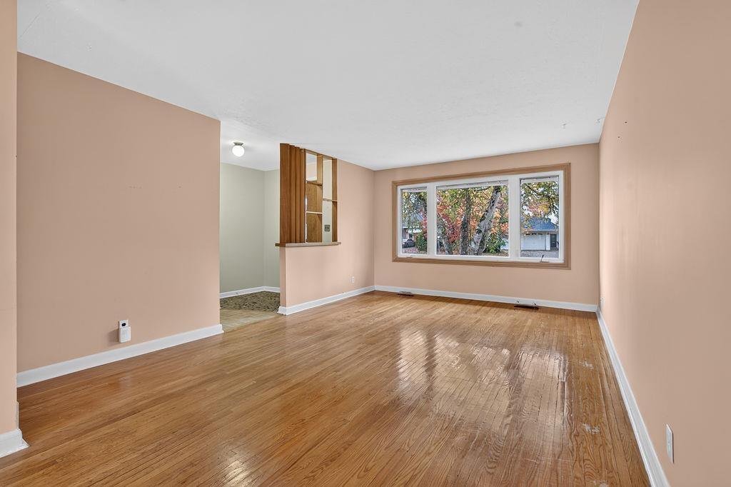 Photo 8 of 19 Sharon Crescent, Sault Ste Marie, Ward 3 — HOMEH