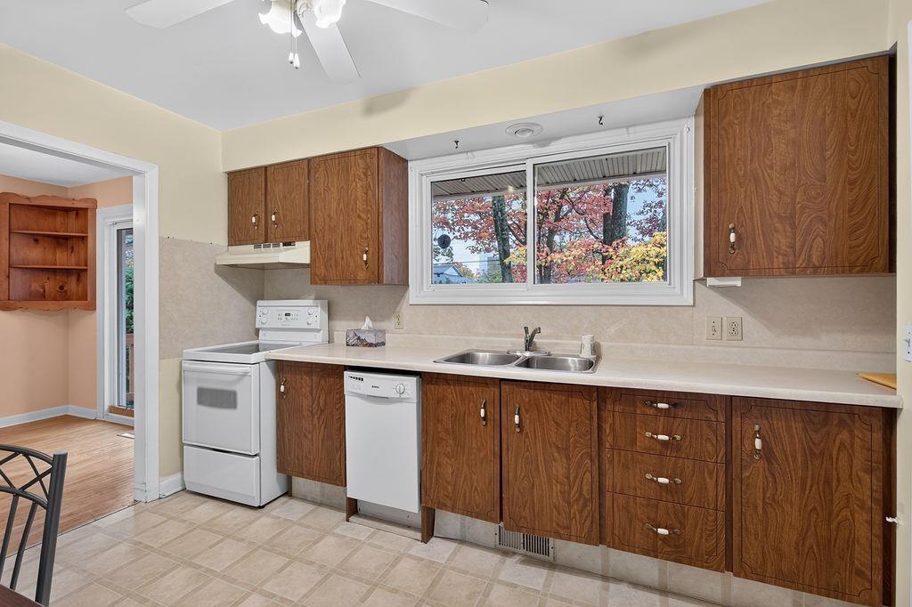 Photo 10 of 19 Sharon Crescent, Sault Ste Marie, Ward 3 — HOMEH