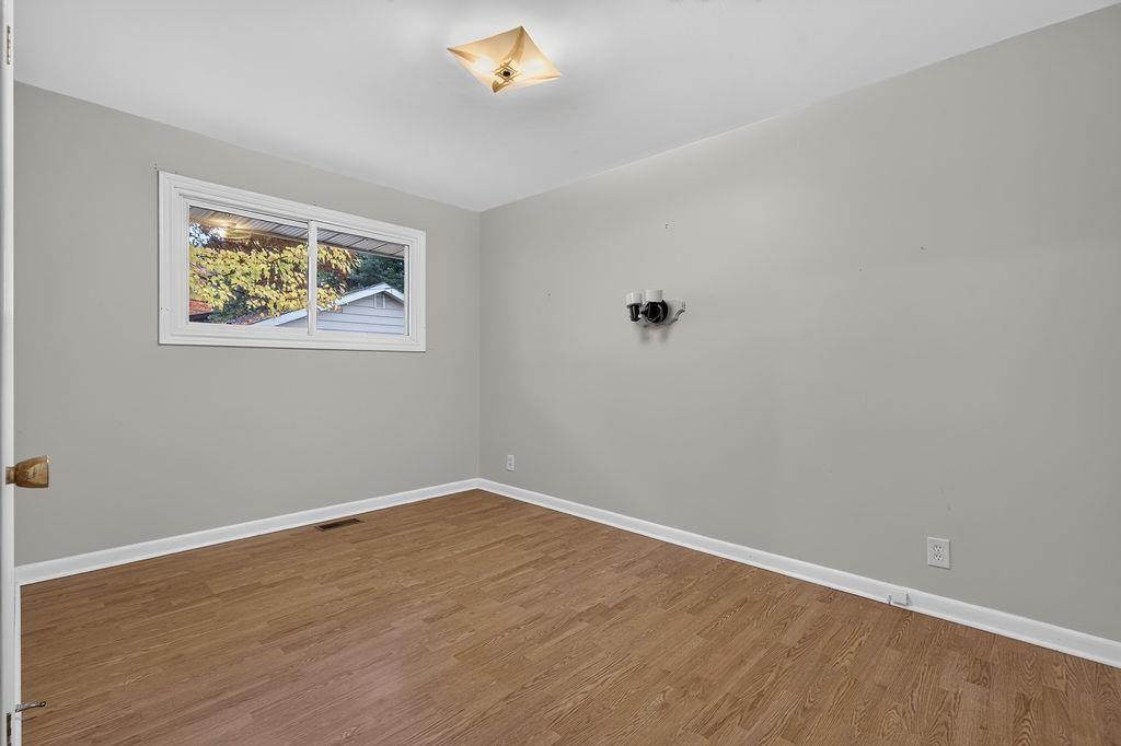 Photo 17 of 19 Sharon Crescent, Sault Ste Marie, Ward 3 — HOMEH