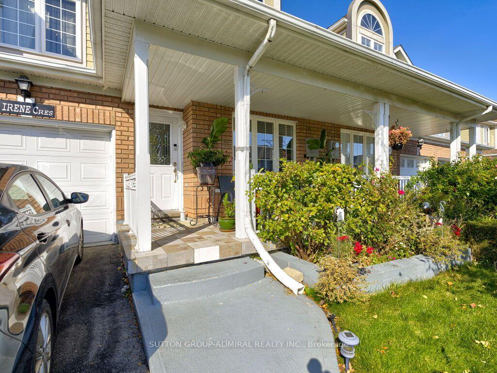 Photo 4 of 31 Irene Crescent, Brampton, Fletcher's Meadow — HOMEH