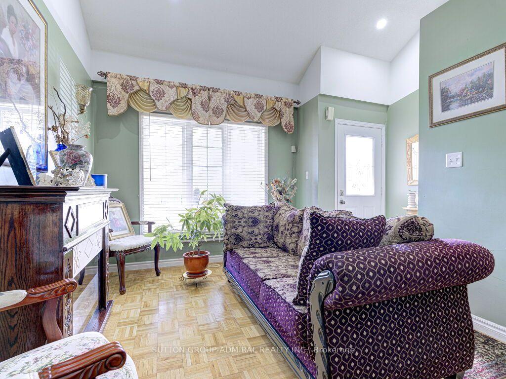 Photo 8 of 31 Irene Crescent, Brampton, Fletcher's Meadow — HOMEH