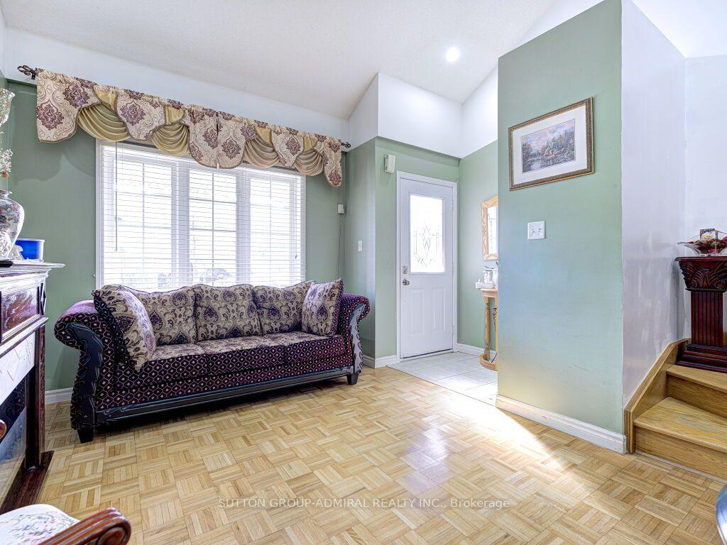 Photo 9 of 31 Irene Crescent, Brampton, Fletcher's Meadow — HOMEH