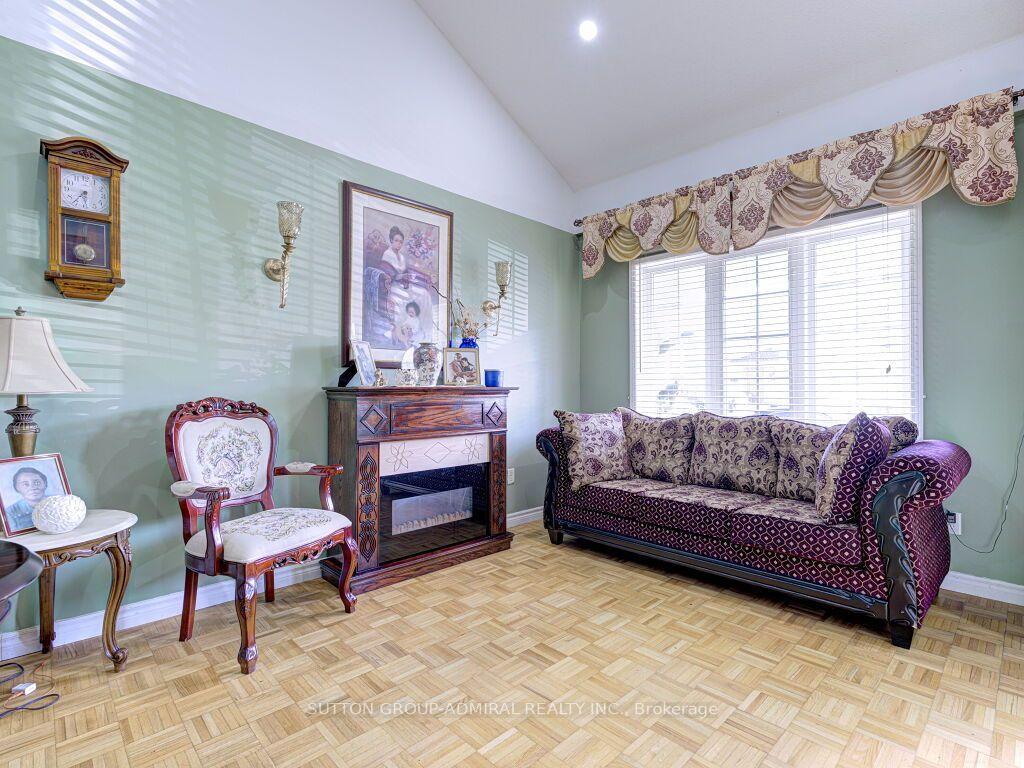 Photo 10 of 31 Irene Crescent, Brampton, Fletcher's Meadow — HOMEH