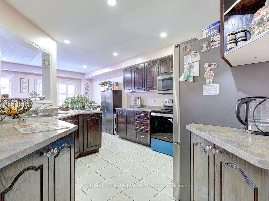 Photo 16 of 31 Irene Crescent, Brampton, Fletcher's Meadow — HOMEH
