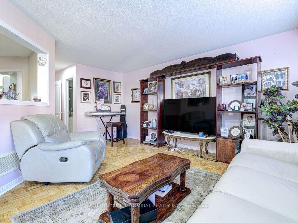 Photo 21 of 31 Irene Crescent, Brampton, Fletcher's Meadow — HOMEH