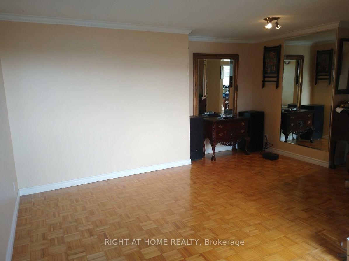 Photo 4 of Unit 706, 61 Markbrook Lane, Etobicoke, Mount Olive-Silverstone-Jamestown — HOMEH