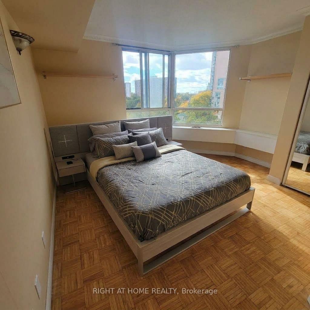 Photo 10 of Unit 706, 61 Markbrook Lane, Etobicoke, Mount Olive-Silverstone-Jamestown — HOMEH