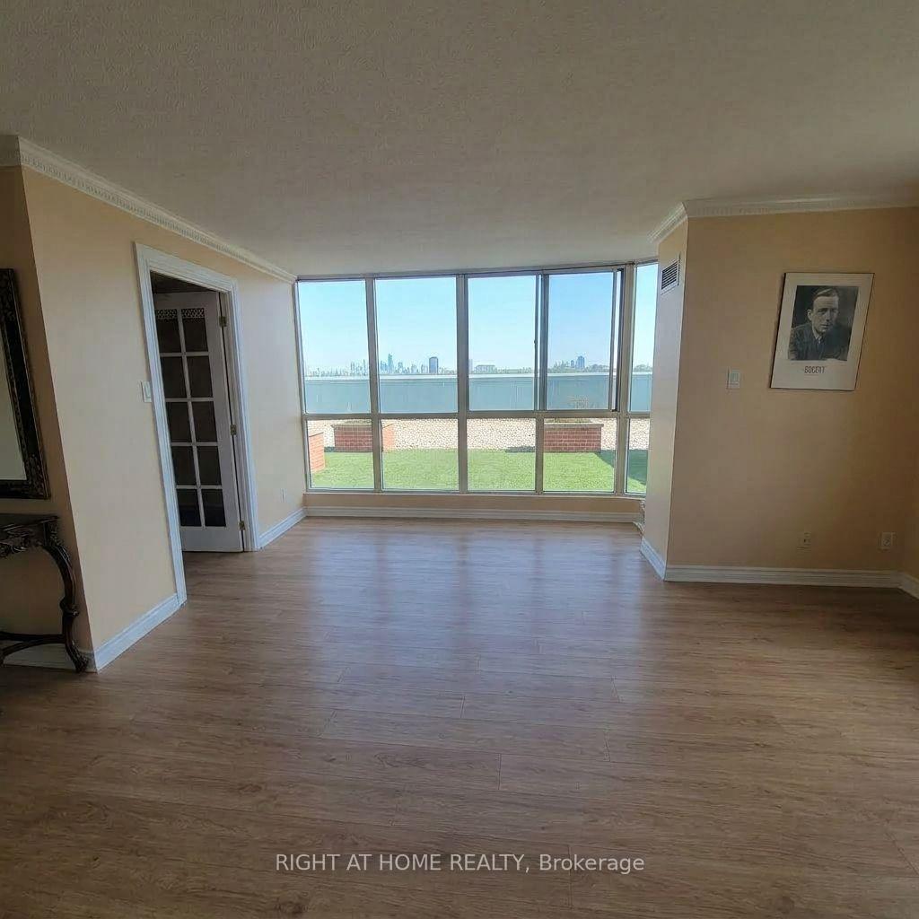 Photo 11 of Unit 706, 61 Markbrook Lane, Etobicoke, Mount Olive-Silverstone-Jamestown — HOMEH