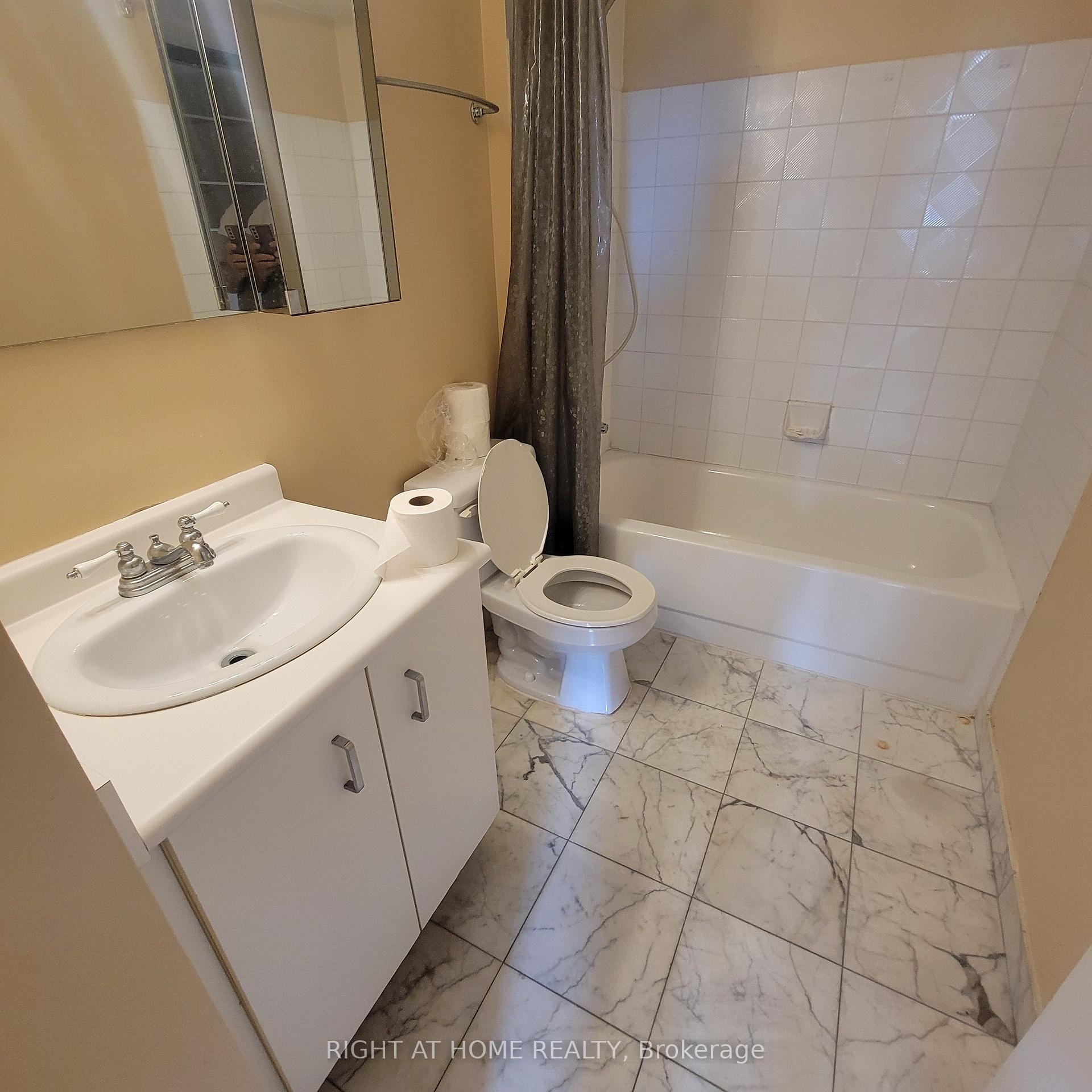 Photo 15 of Unit 706, 61 Markbrook Lane, Etobicoke, Mount Olive-Silverstone-Jamestown — HOMEH