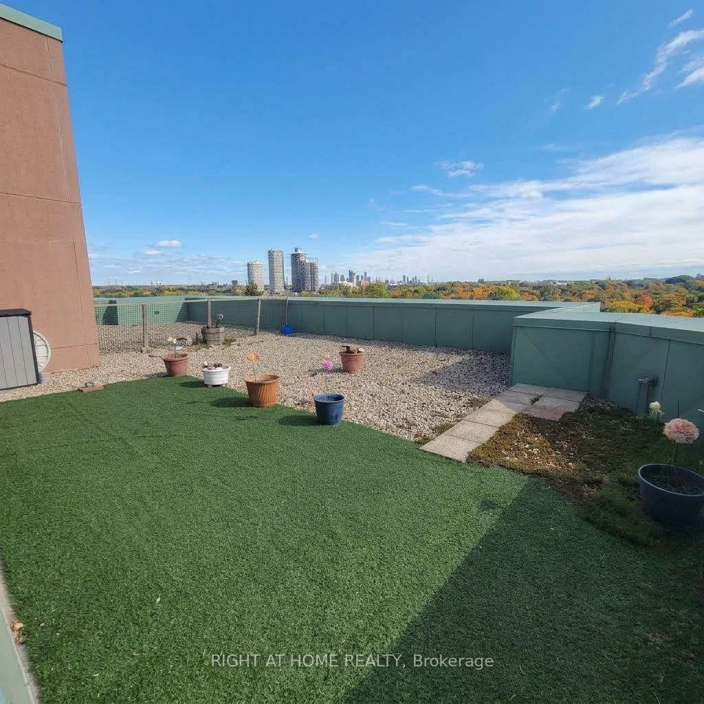 Photo 16 of Unit 706, 61 Markbrook Lane, Etobicoke, Mount Olive-Silverstone-Jamestown — HOMEH