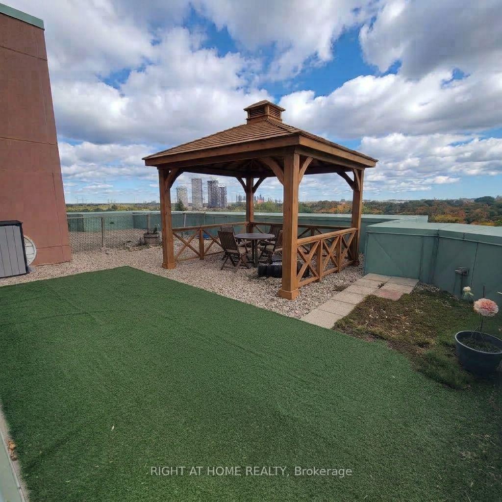 Photo 17 of Unit 706, 61 Markbrook Lane, Etobicoke, Mount Olive-Silverstone-Jamestown — HOMEH
