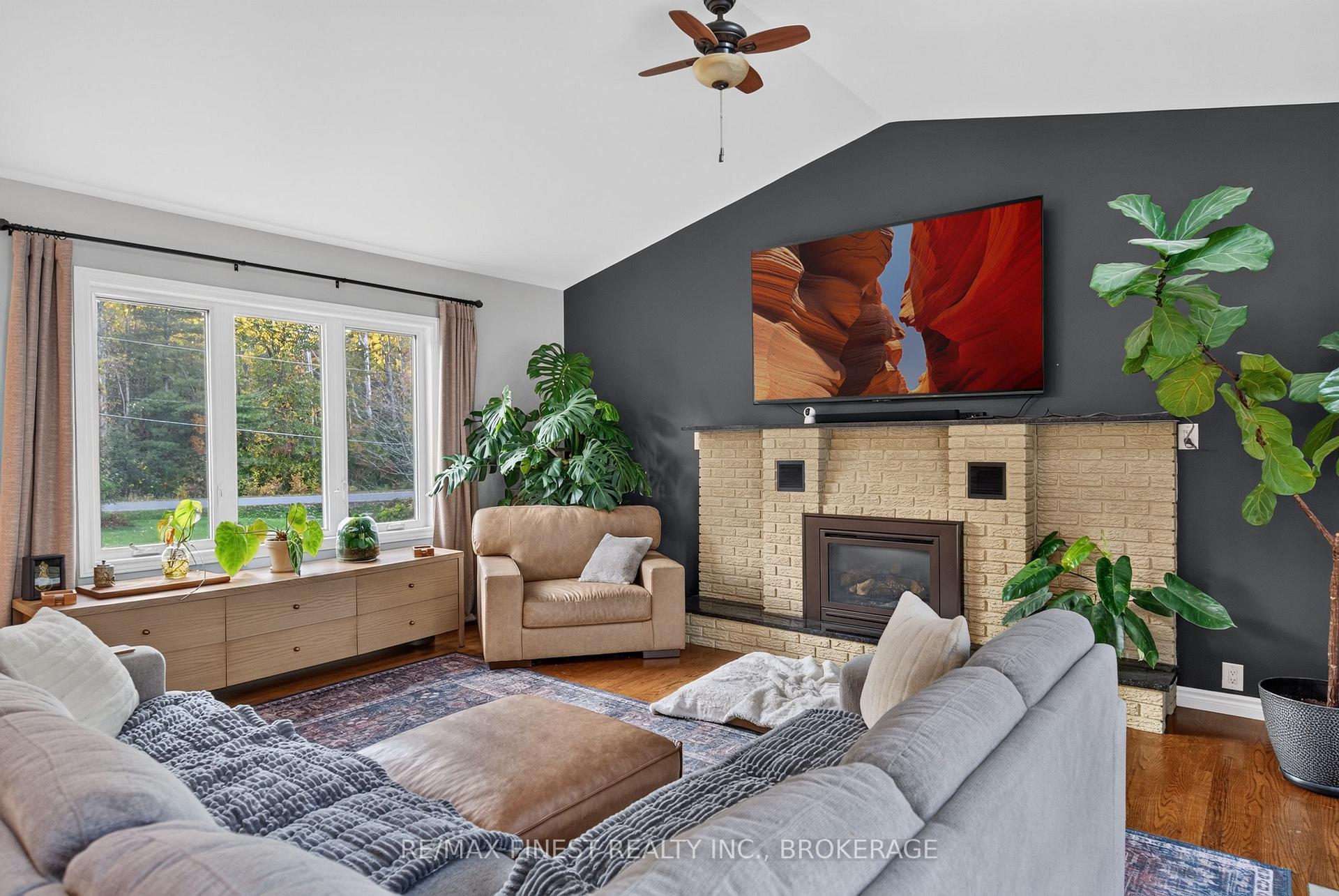 Photo 10 of 466 MacKenzie Road, Quinte West, Sidney Ward — HOMEH