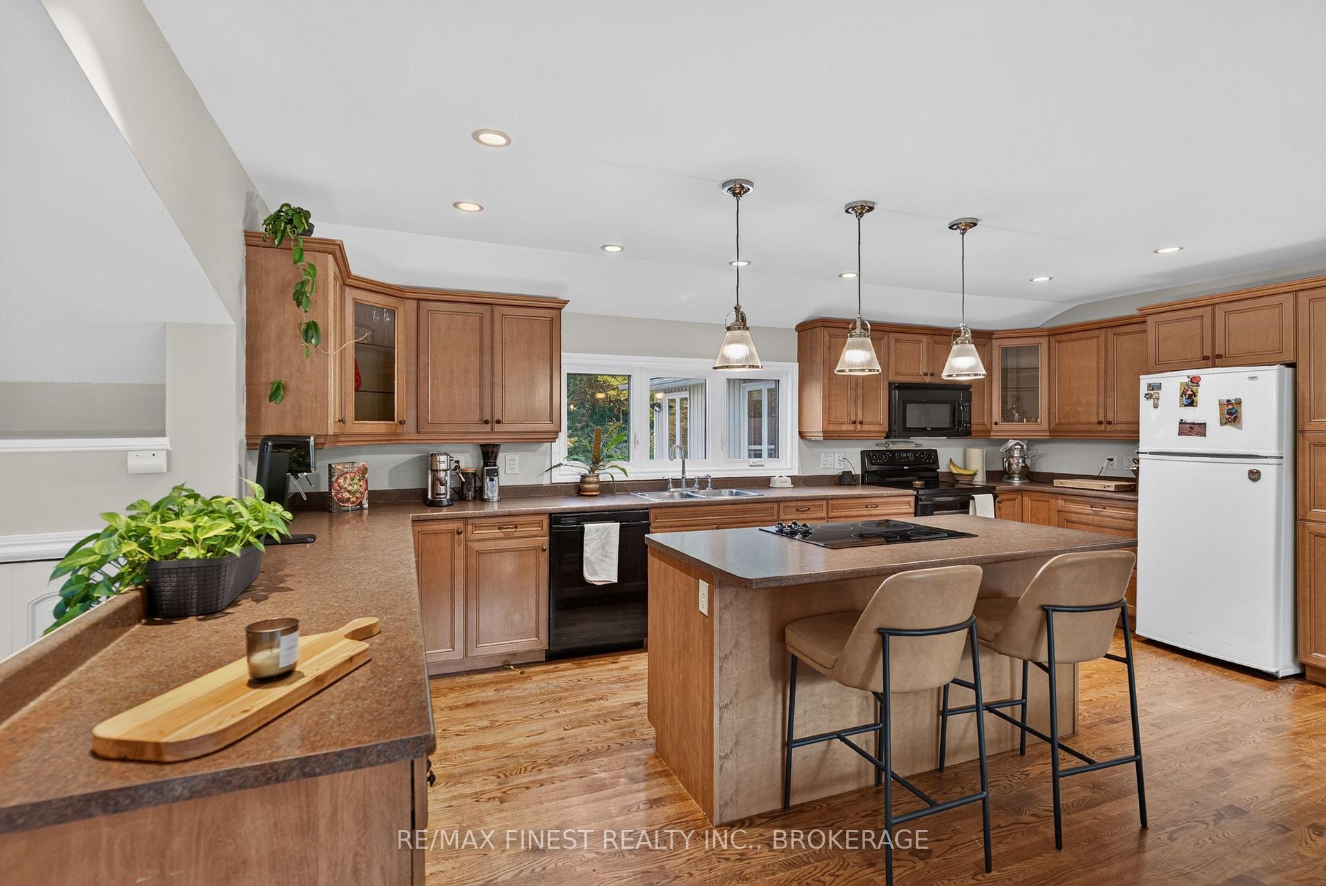 Photo 14 of 466 MacKenzie Road, Quinte West, Sidney Ward — HOMEH
