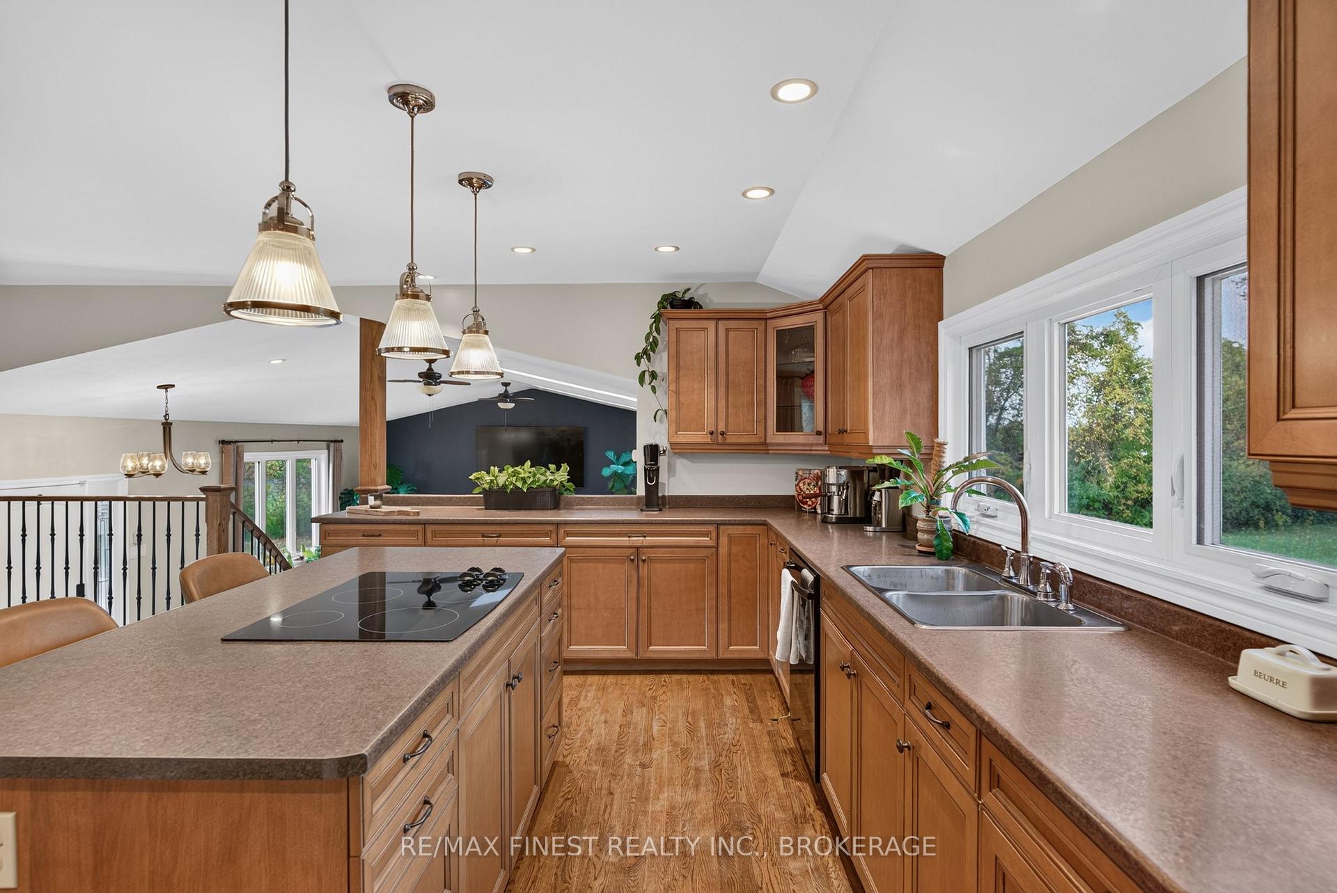 Photo 17 of 466 MacKenzie Road, Quinte West, Sidney Ward — HOMEH