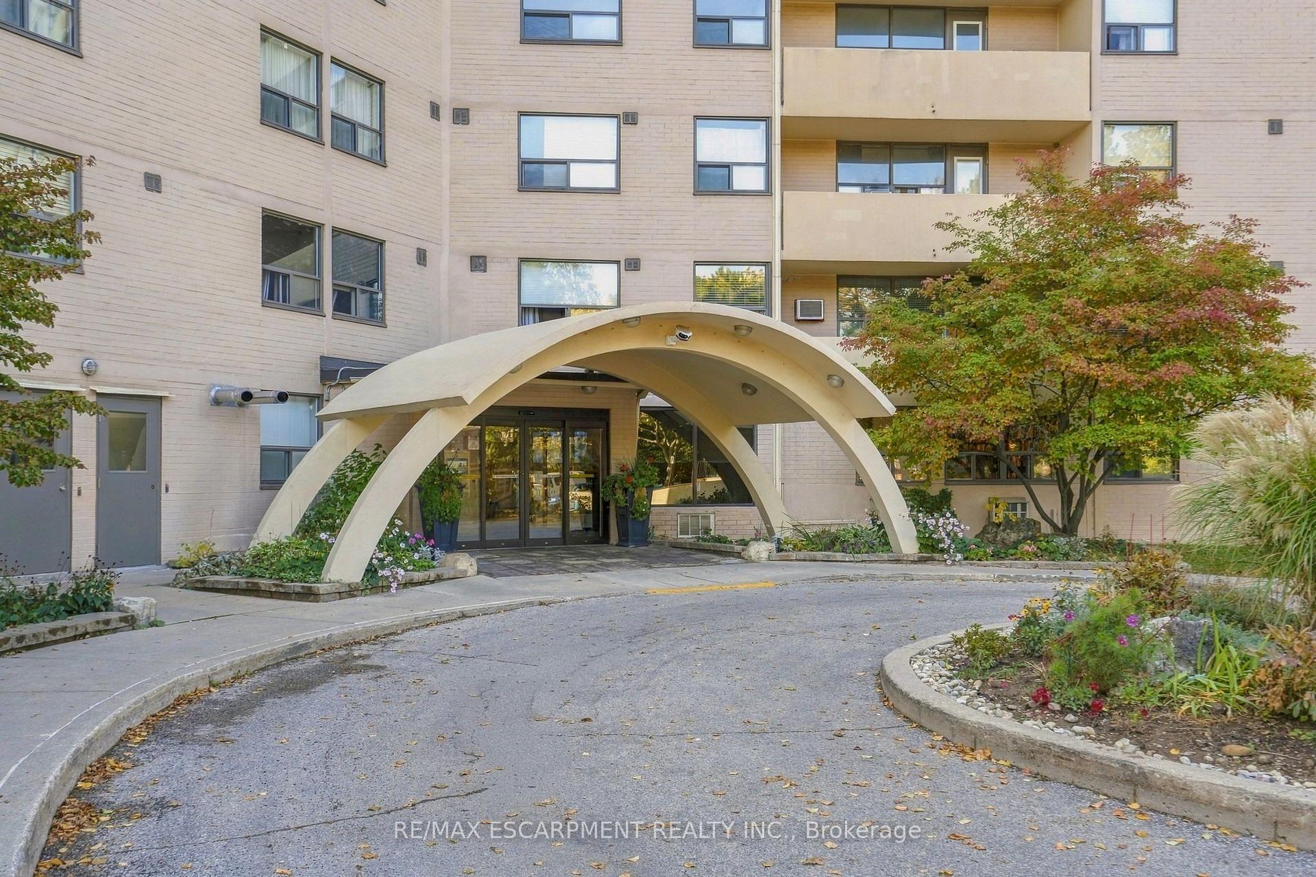 Photo 3 of Unit 1111, 700 Dynes Road, Burlington, Roseland — HOMEH