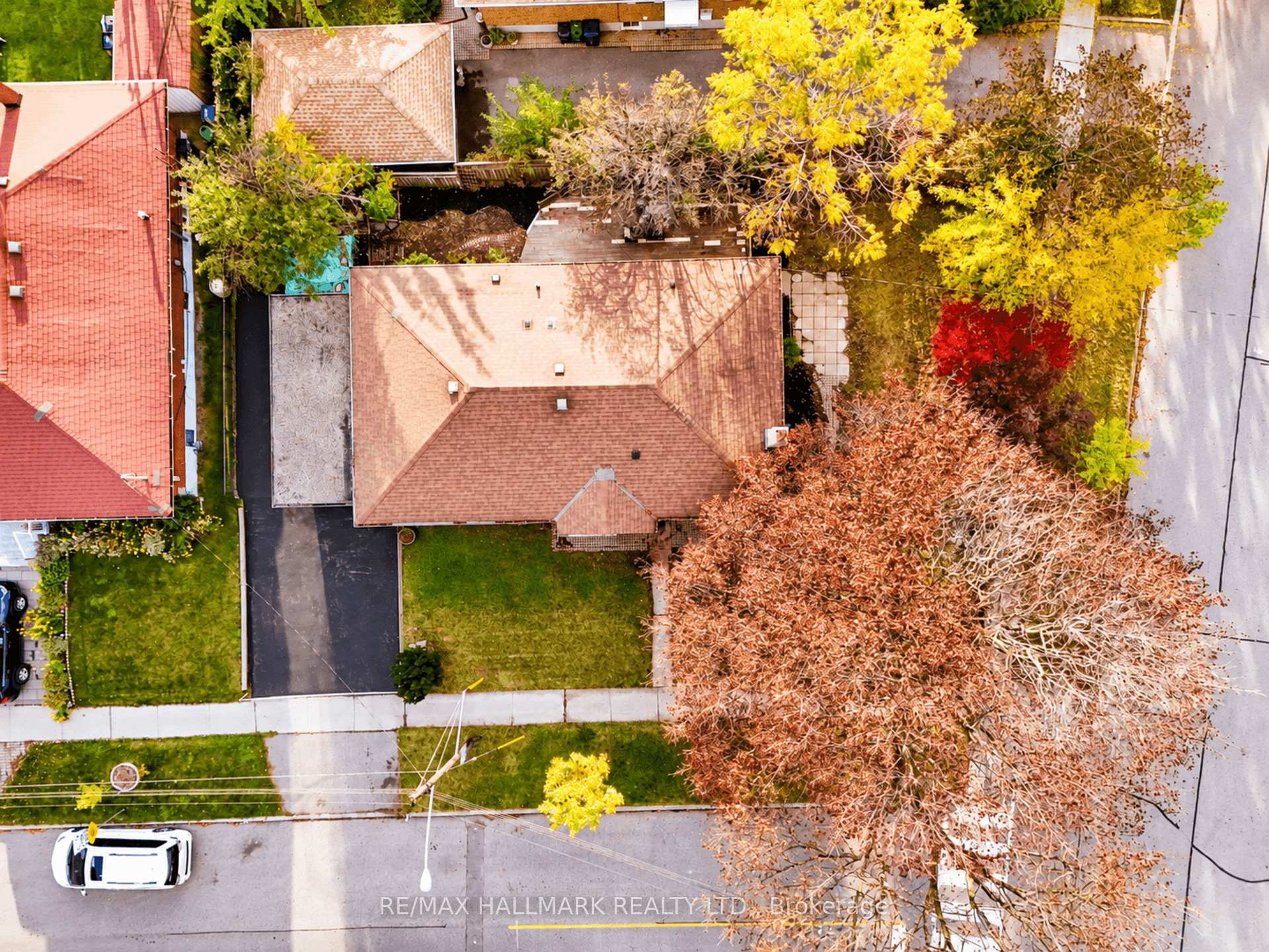 Photo 2 of 104 Benshire Drive, Scarborough, Woburn — HOMEH
