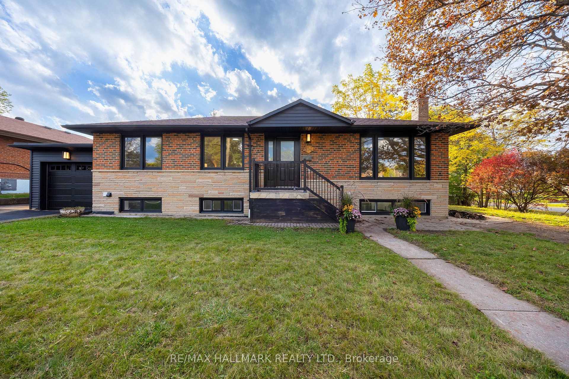 Photo 3 of 104 Benshire Drive, Scarborough, Woburn — HOMEH
