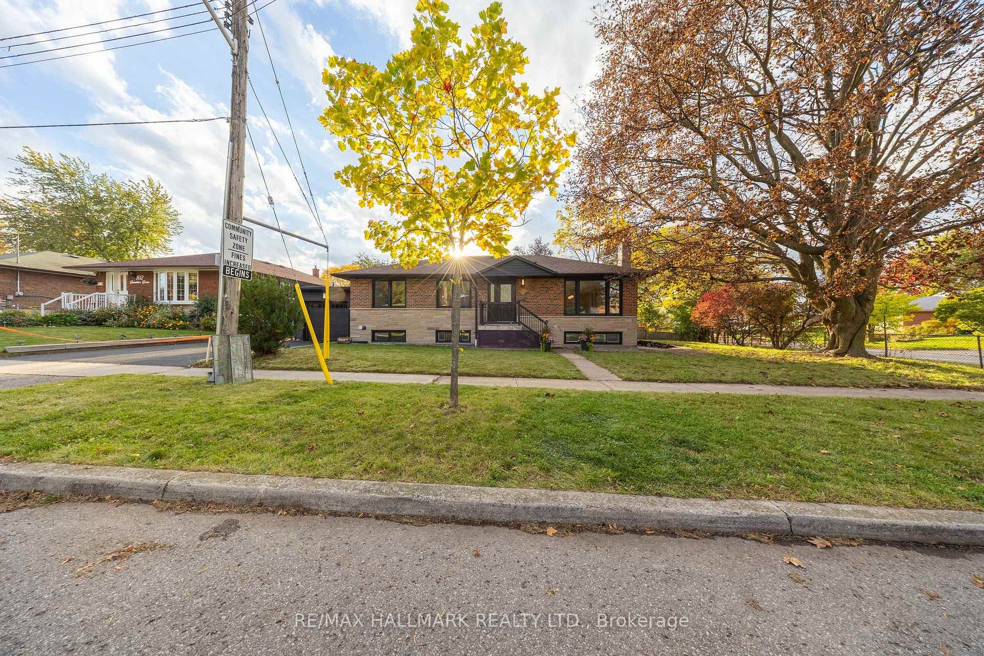 Photo 4 of 104 Benshire Drive, Scarborough, Woburn — HOMEH