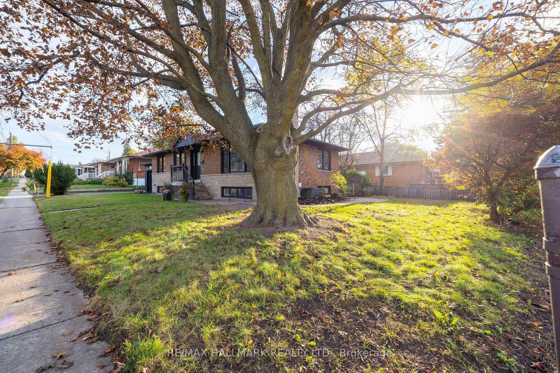 Photo 40 of 104 Benshire Drive, Scarborough, Woburn — HOMEH
