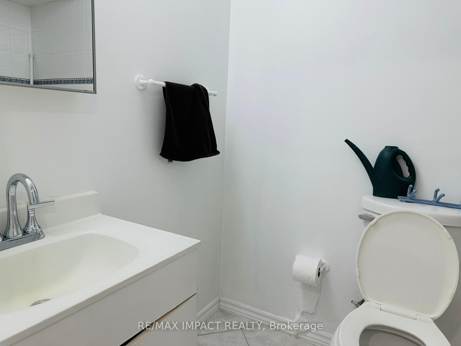 Photo 10 of 25 Caldbeck Avenue, Markham, Milliken Mills East — HOMEH