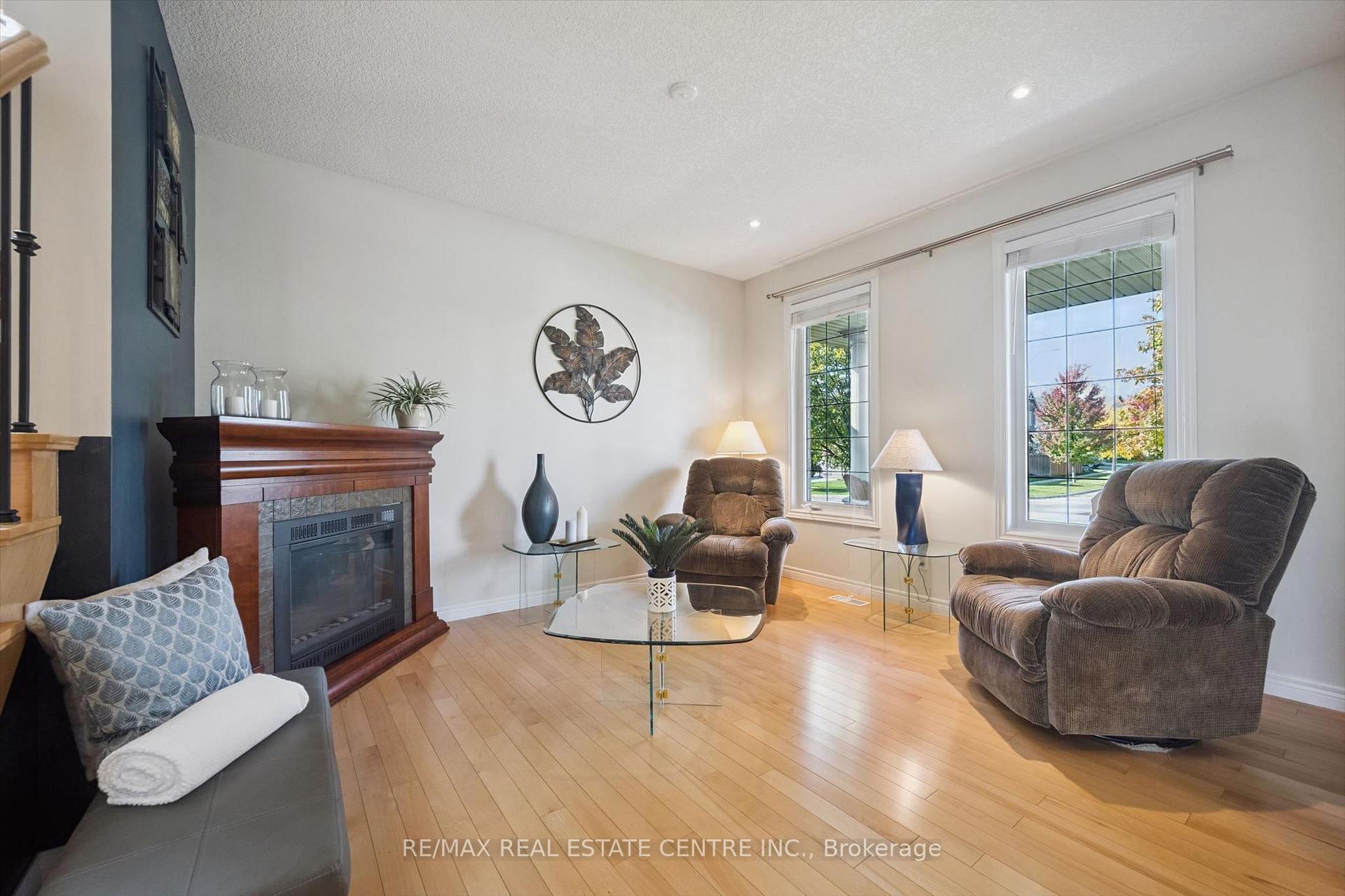 Photo 3 of 25 Hunsberger Drive, Wilmot, Baden — HOMEH