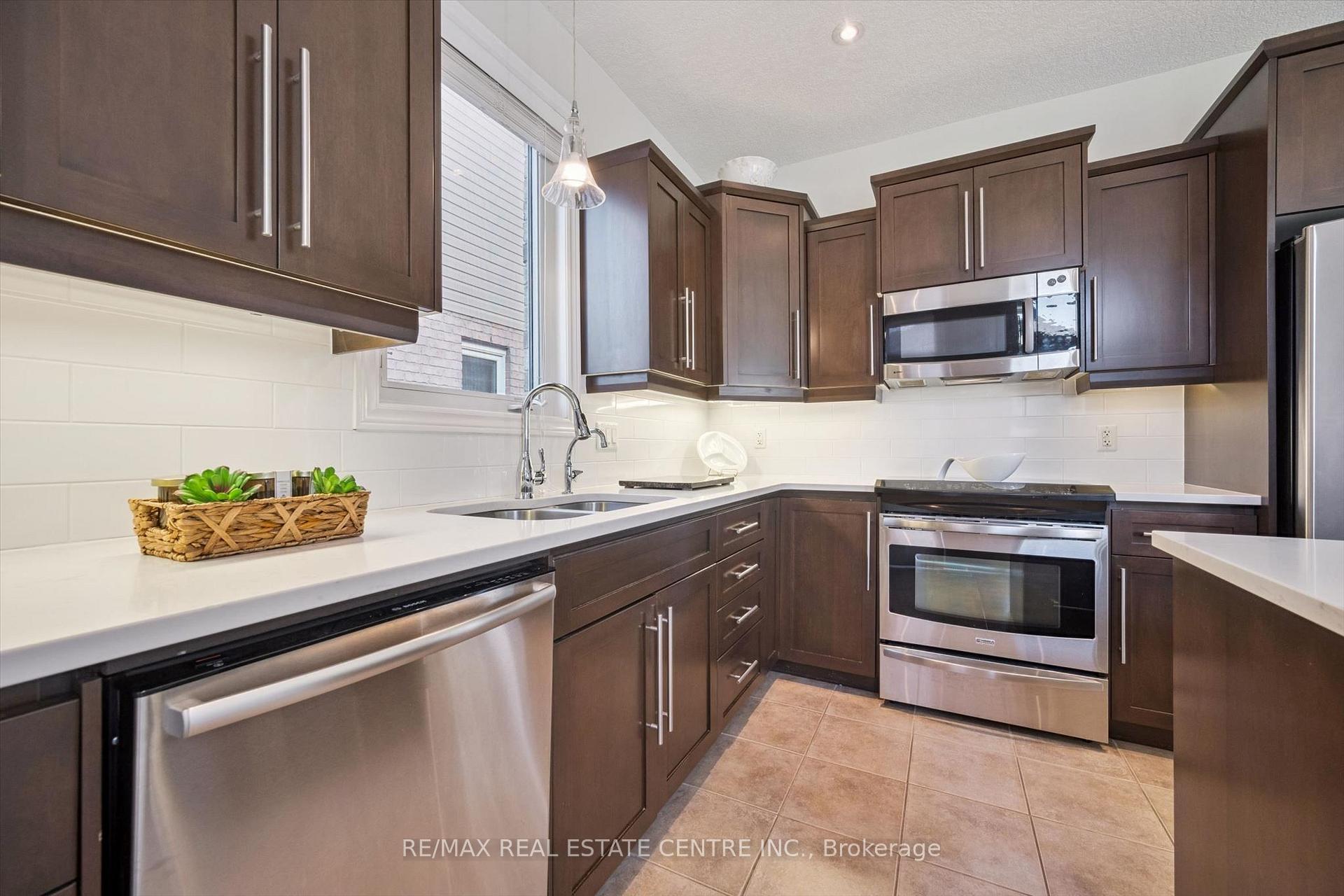 Photo 9 of 25 Hunsberger Drive, Wilmot, Baden — HOMEH