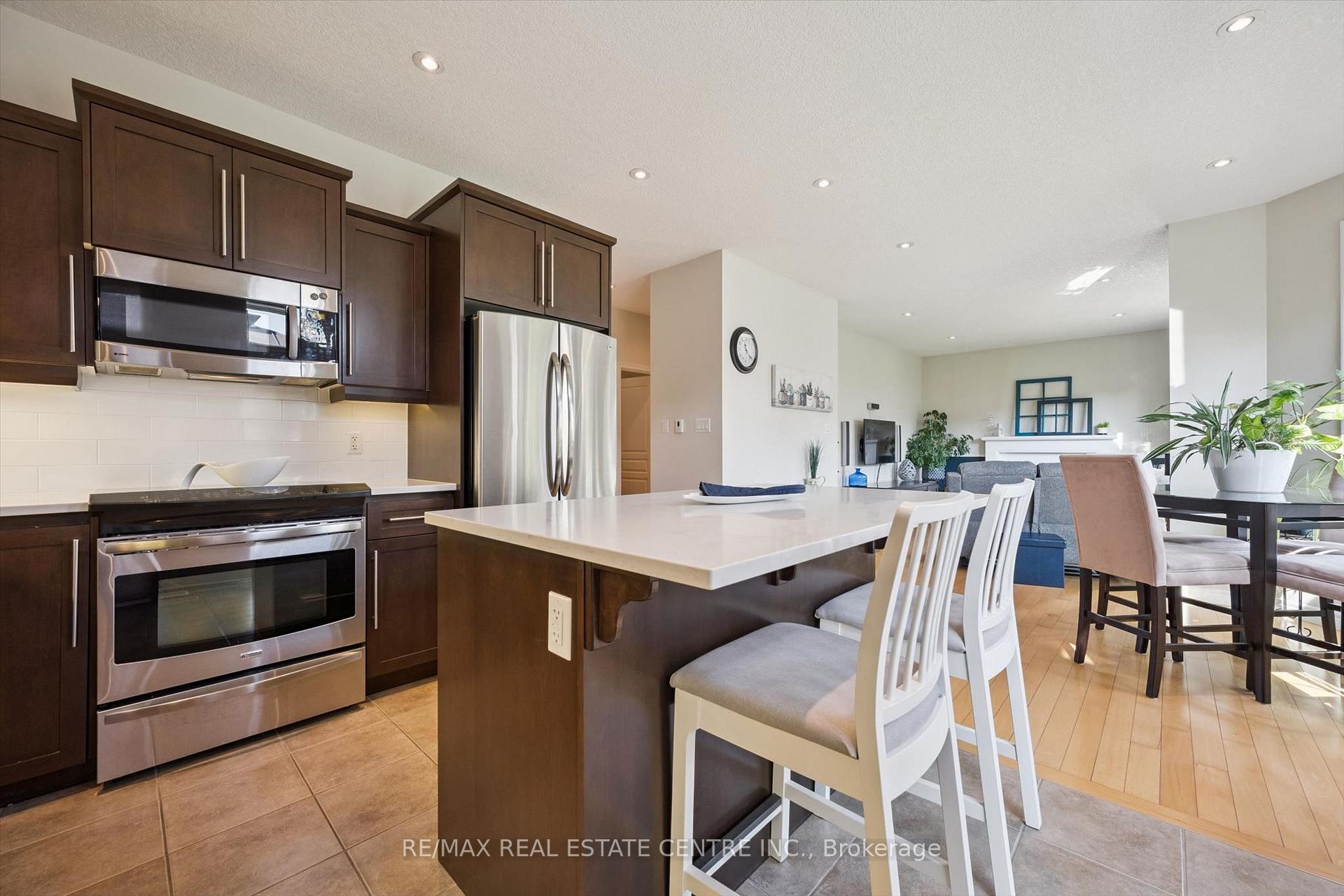 Photo 10 of 25 Hunsberger Drive, Wilmot, Baden — HOMEH