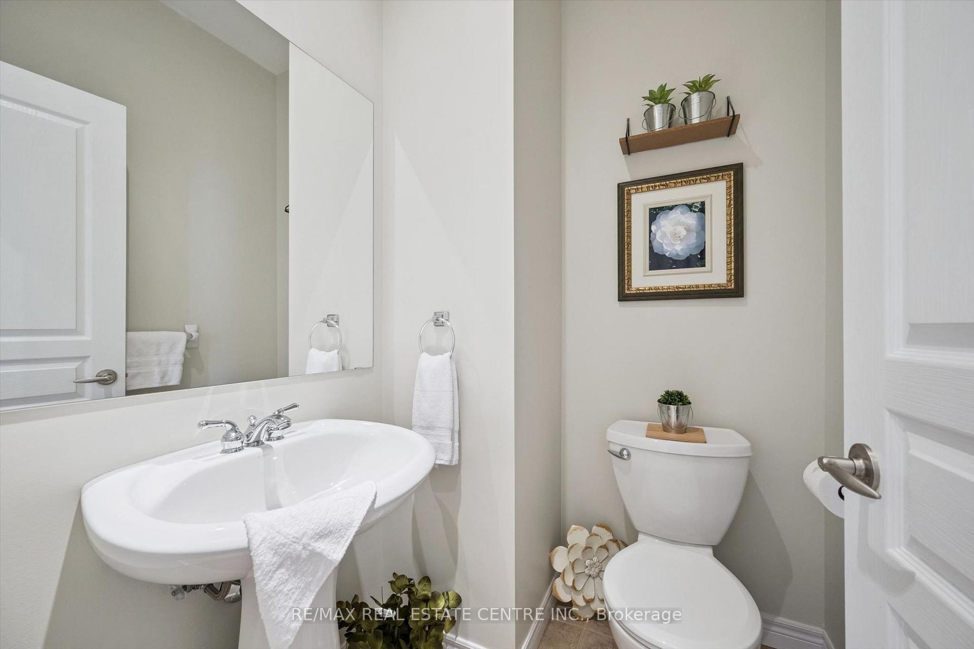 Photo 12 of 25 Hunsberger Drive, Wilmot, Baden — HOMEH