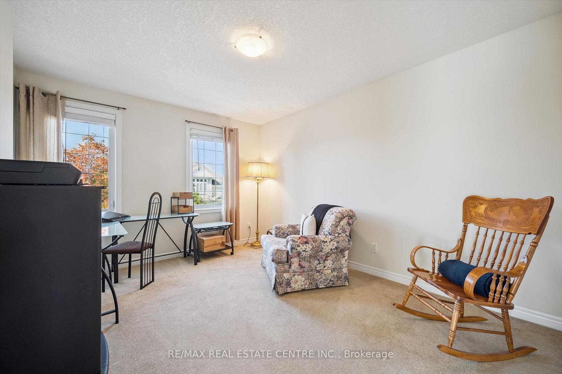 Photo 16 of 25 Hunsberger Drive, Wilmot, Baden — HOMEH