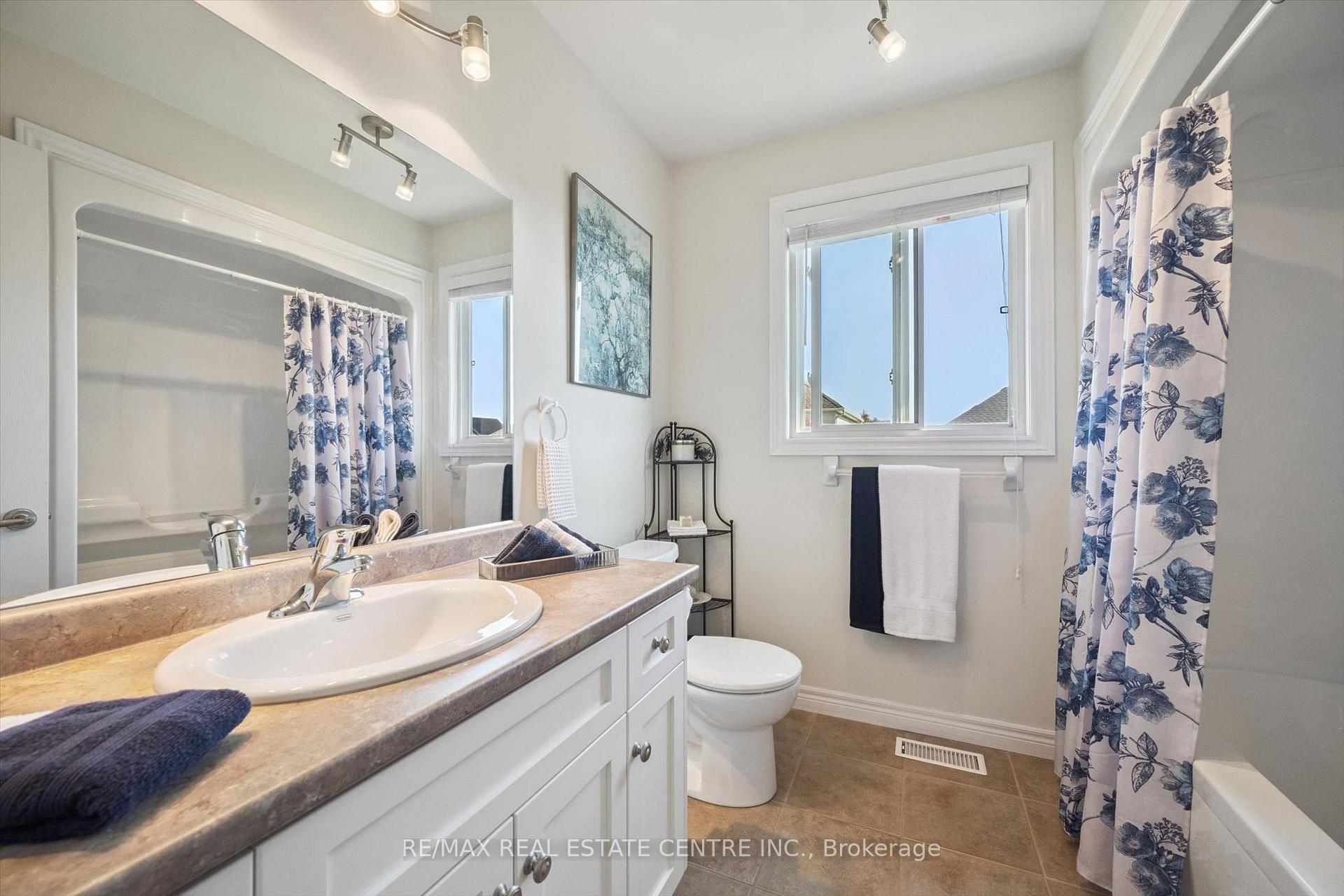 Photo 17 of 25 Hunsberger Drive, Wilmot, Baden — HOMEH