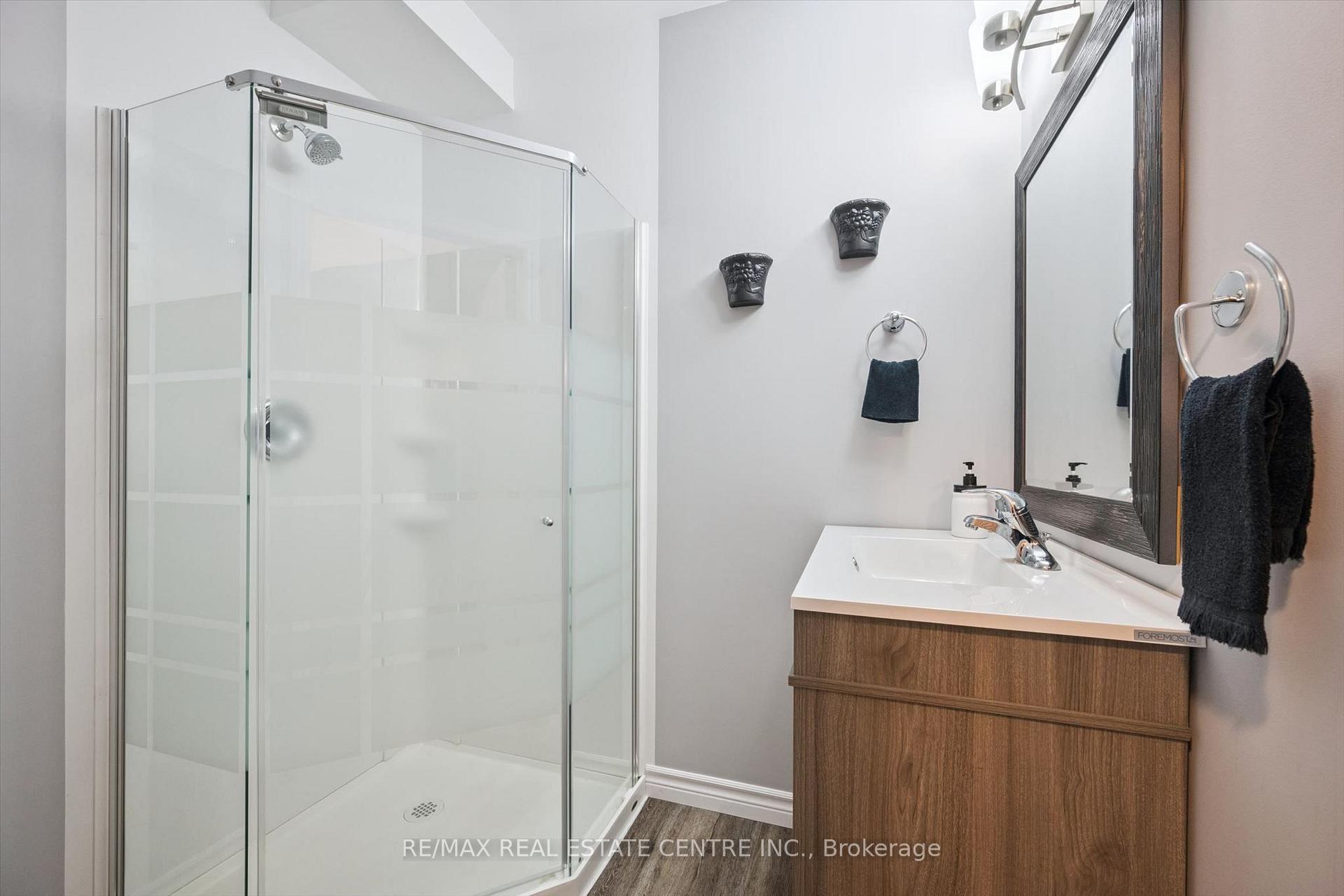 Photo 21 of 25 Hunsberger Drive, Wilmot, Baden — HOMEH