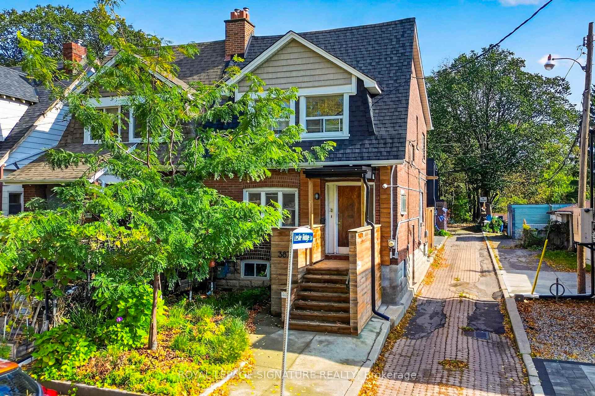Photo of Unit Main, 387 Leslie Street
