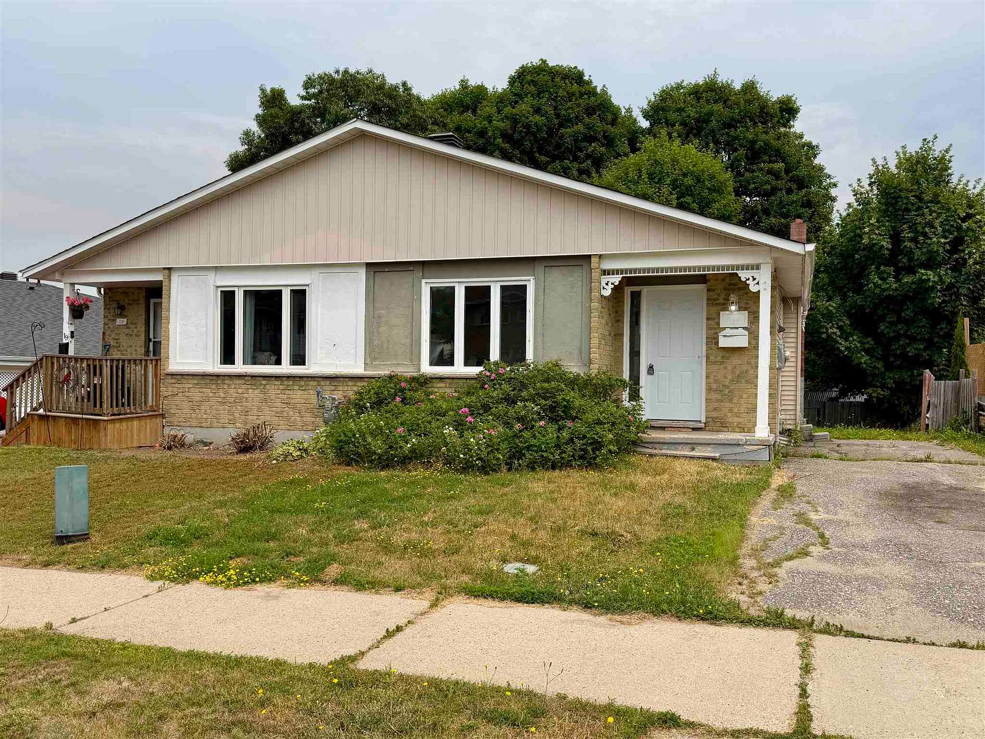 Photo of 21 LaPrairie Crescent