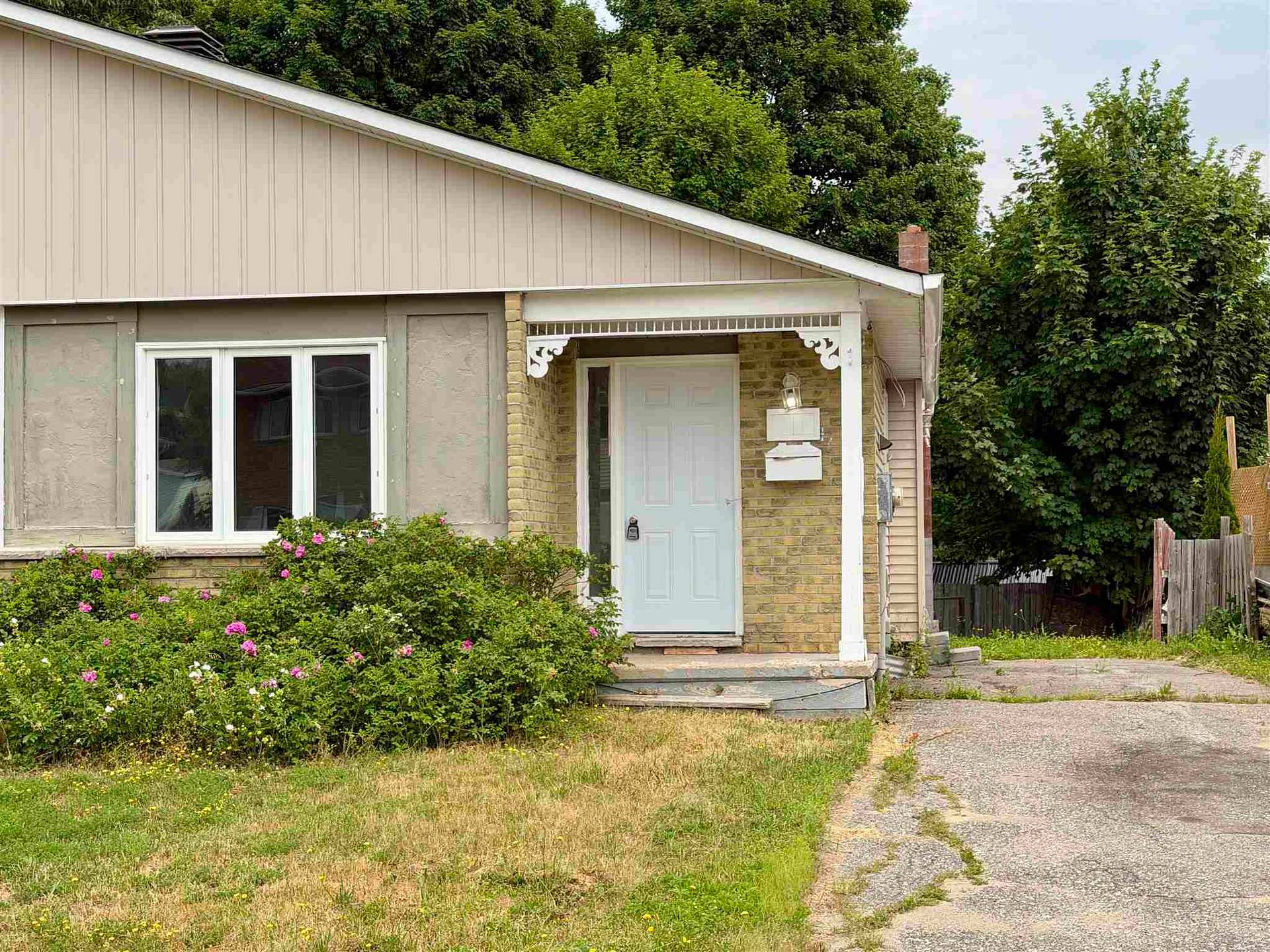 Photo 2 of 21 LaPrairie Crescent, Elliot Lake — HOMEH