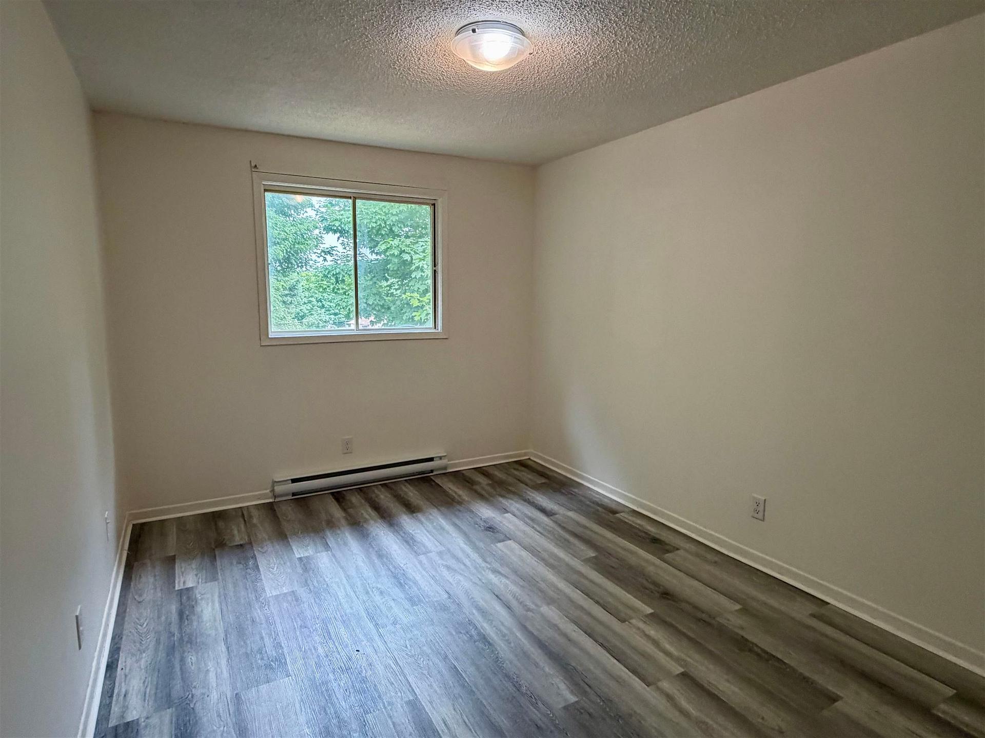 Photo 8 of 21 LaPrairie Crescent, Elliot Lake — HOMEH