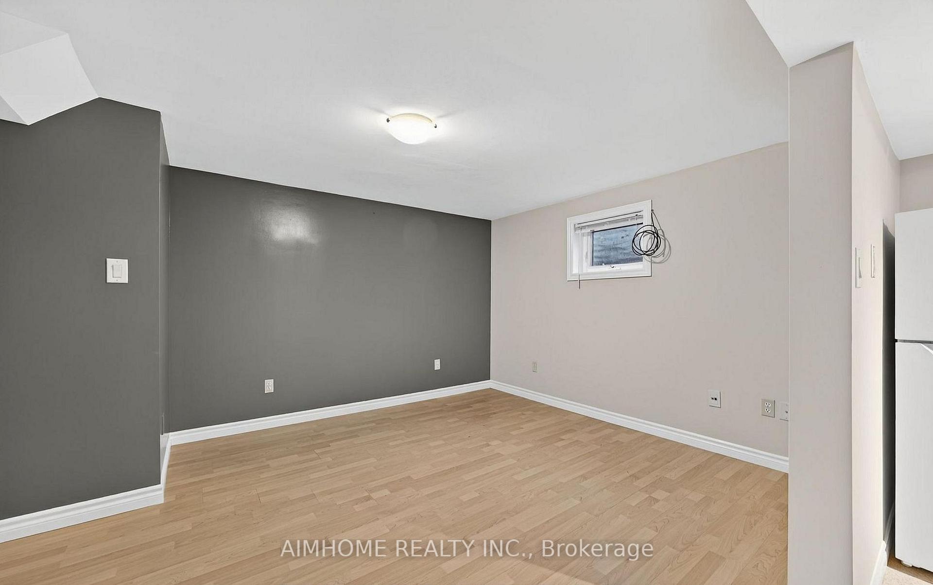 Photo 2 of 764 Botany Hill(Lower Unit) Crescent, Newmarket, Huron Heights-Leslie Valley — HOMEH