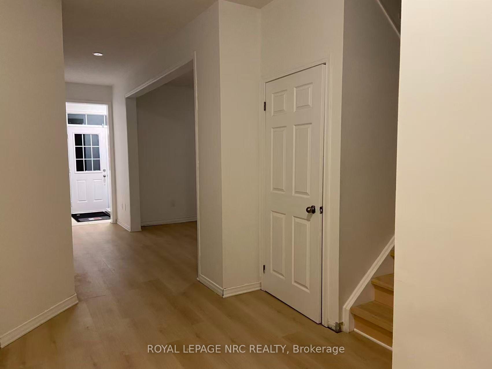 Photo 3 of 7969 Buckeye Crescent, Niagara Falls, Brown — HOMEH
