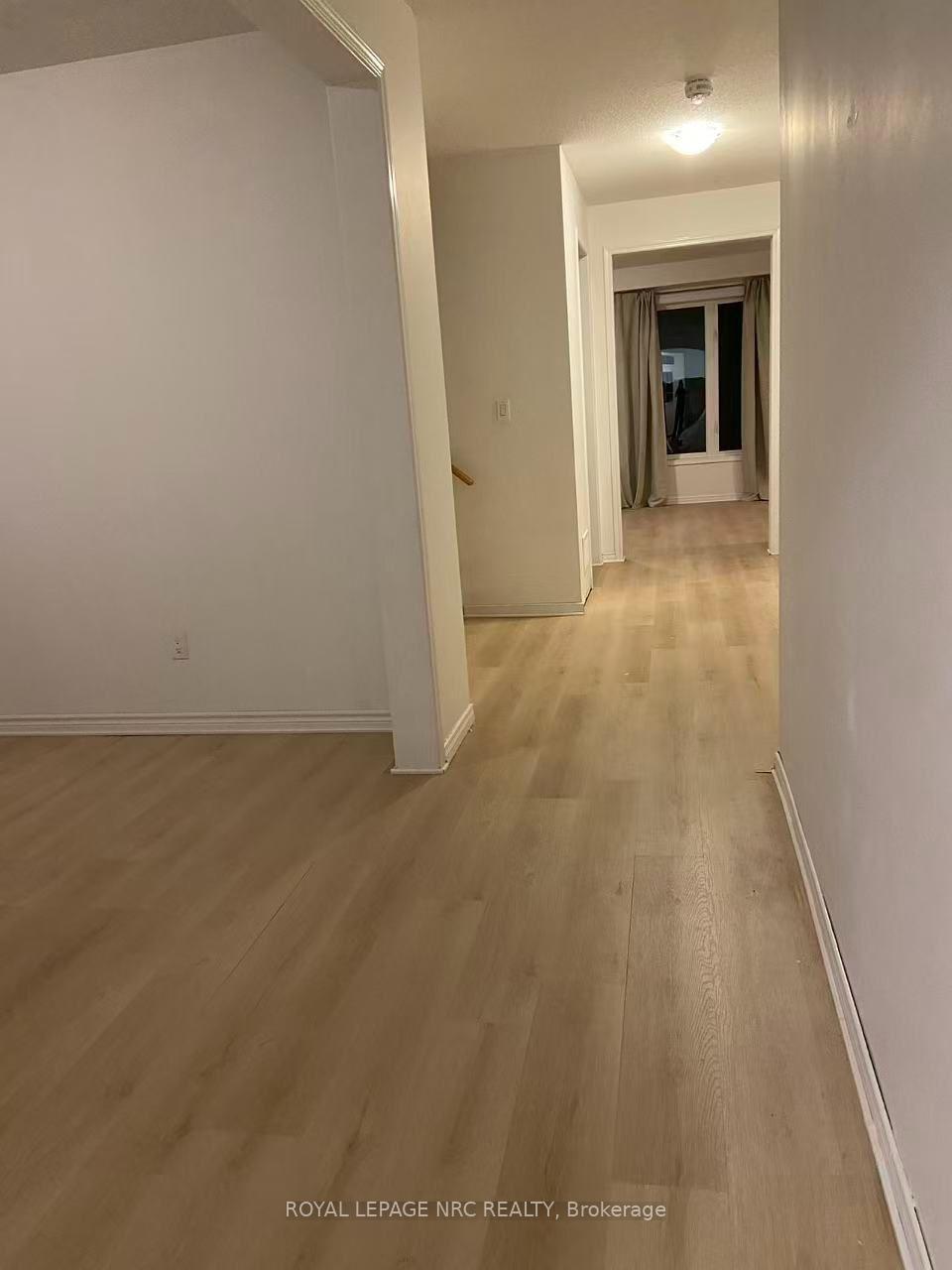 Photo 4 of 7969 Buckeye Crescent, Niagara Falls, Brown — HOMEH