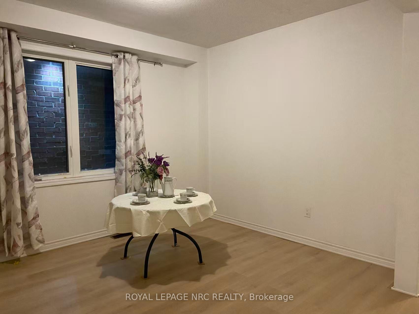 Photo 7 of 7969 Buckeye Crescent, Niagara Falls, Brown — HOMEH