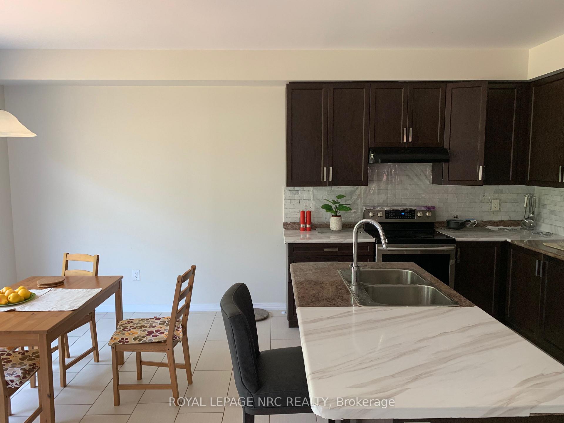 Photo 10 of 7969 Buckeye Crescent, Niagara Falls, Brown — HOMEH