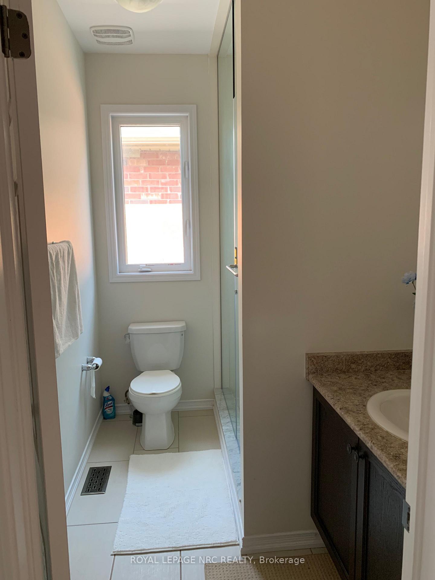 Photo 18 of 7969 Buckeye Crescent, Niagara Falls, Brown — HOMEH