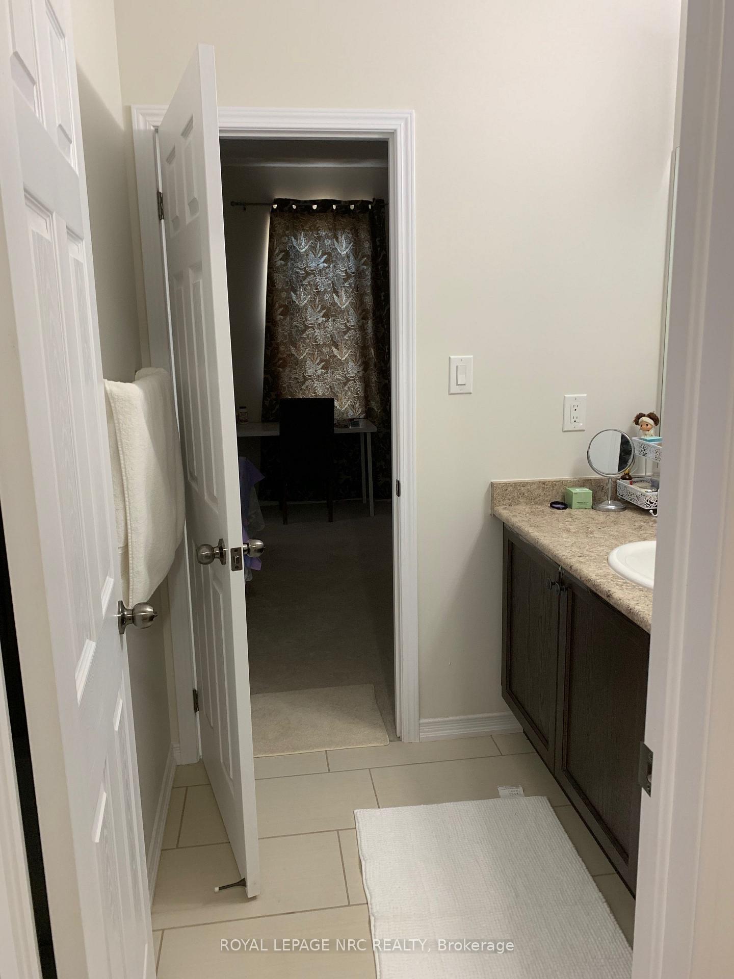 Photo 19 of 7969 Buckeye Crescent, Niagara Falls, Brown — HOMEH