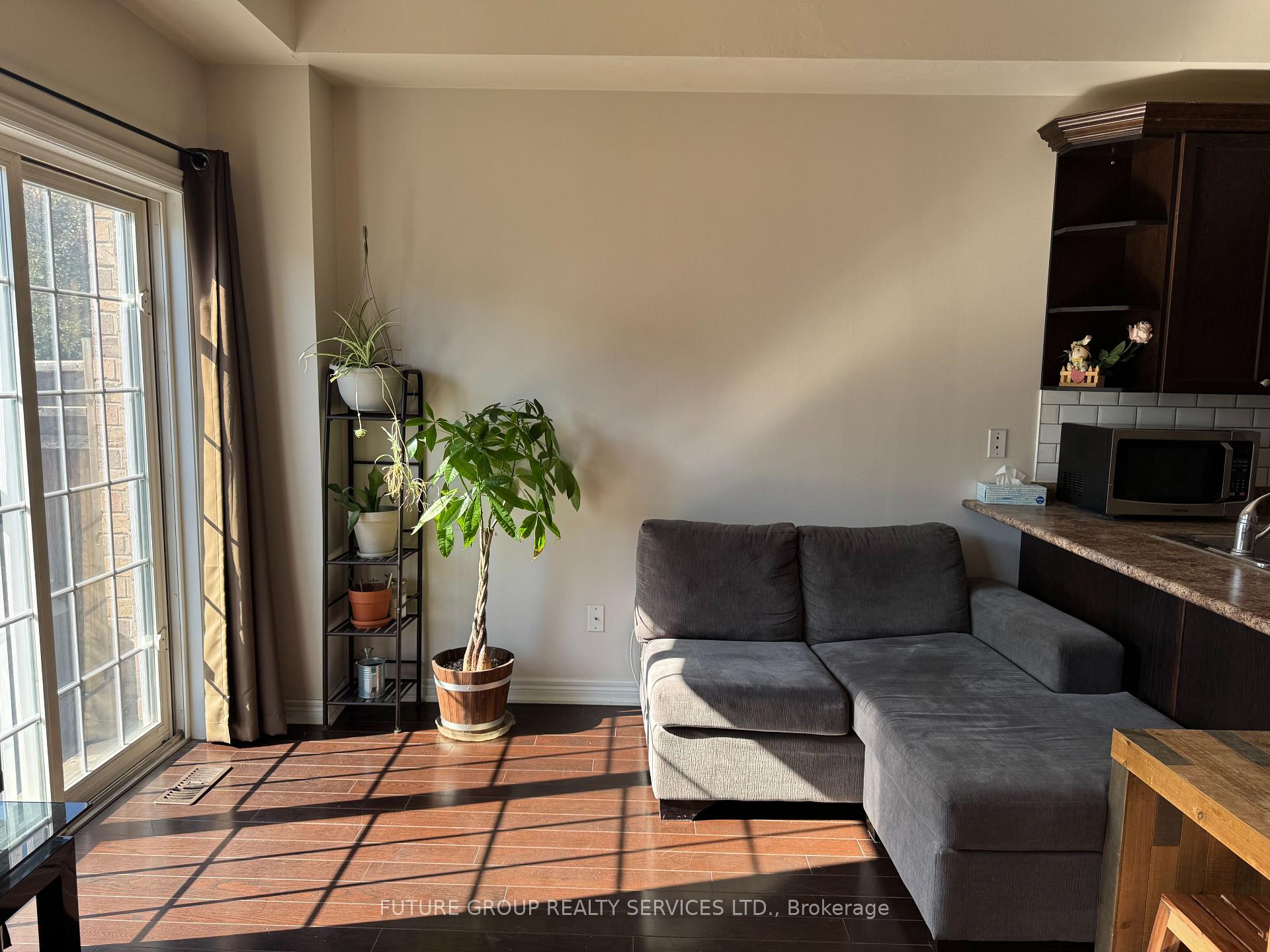 Photo 2 of 59 Cole Street, Hamilton, Waterdown — HOMEH