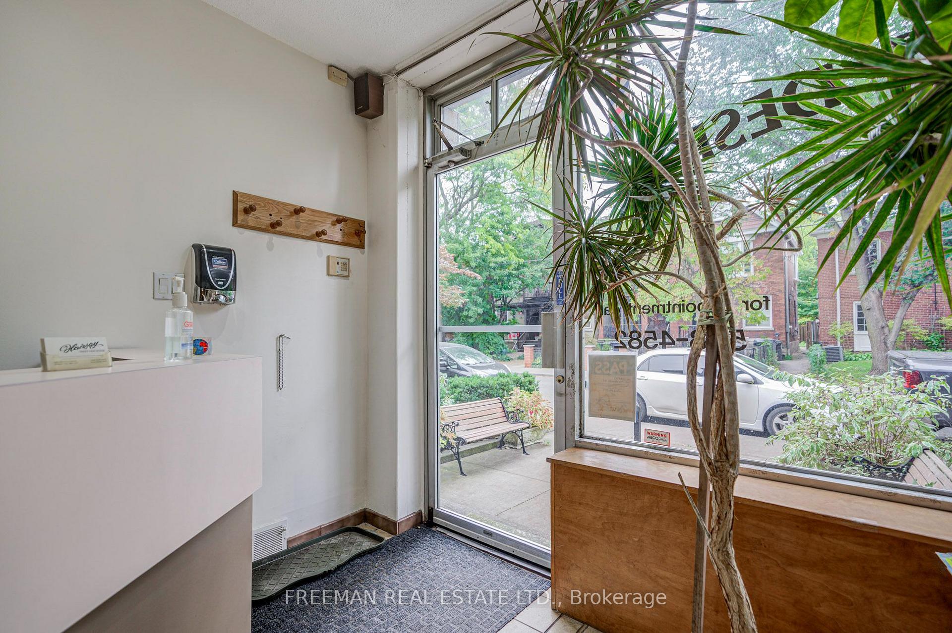 Photo 5 of 492 Manning Avenue, Toronto, Palmerston-Little Italy — HOMEH
