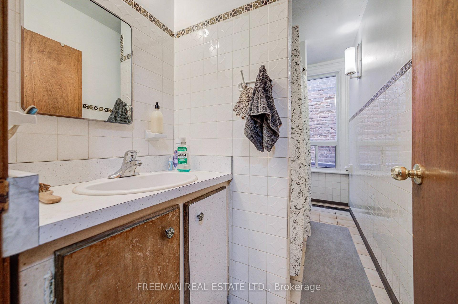 Photo 25 of 492 Manning Avenue, Toronto, Palmerston-Little Italy — HOMEH