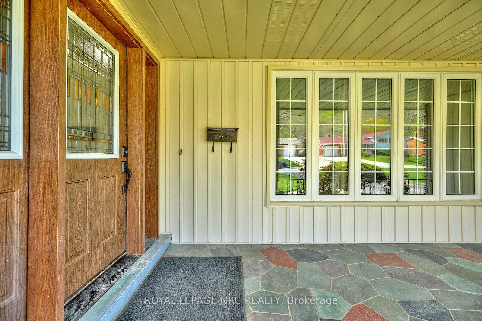Photo 5 of 36 Valerie Drive, St. Catharines, Glendale/Glenridge — HOMEH