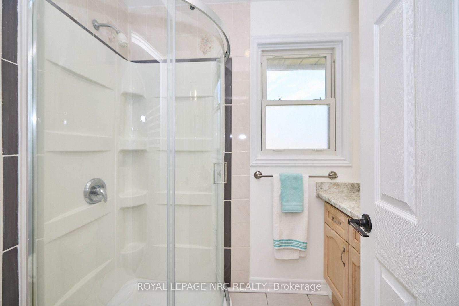 Photo 11 of 36 Valerie Drive, St. Catharines, Glendale/Glenridge — HOMEH