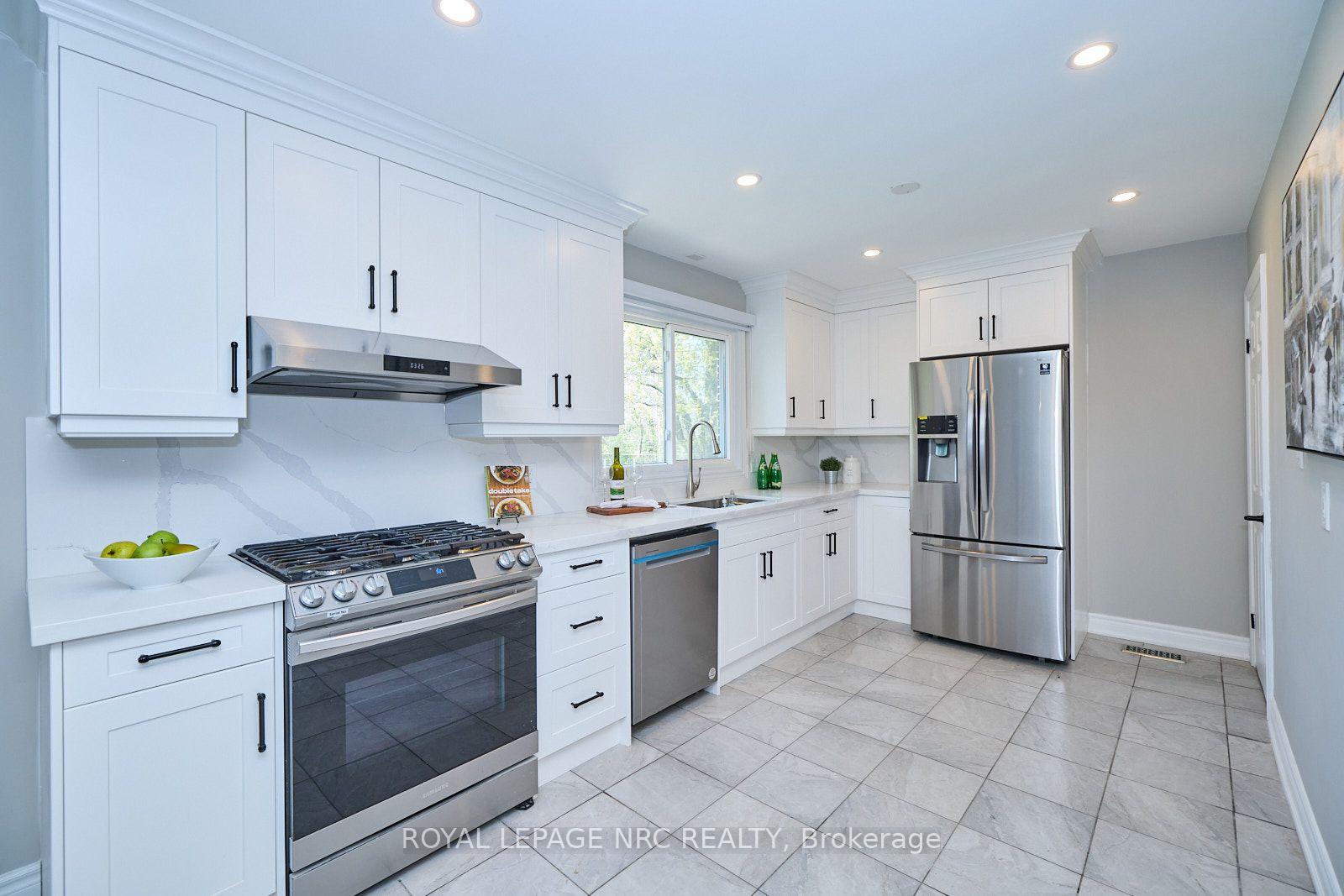 Photo 16 of 36 Valerie Drive, St. Catharines, Glendale/Glenridge — HOMEH