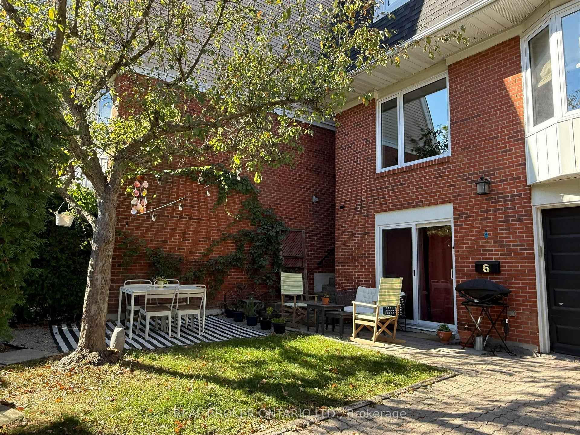 Photo 2 of Unit 6, 45 Birchmount Road, Scarborough, Birchcliffe-Cliffside — HOMEH